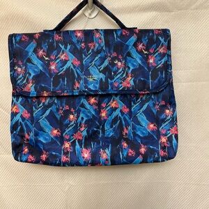 Travel Bag Women Multi color foldable travel bag. Good condition